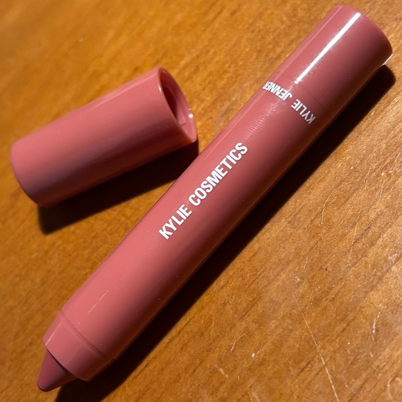 Kylie Cosmetics Matte Lip Crayon Realizing Things - Picture 1 of 16